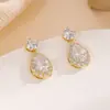 Aretes transfronterizos, estilo retro francés, aretes dorados en forma de lágrima con circonitas cúbicas y pequeños acentos de diamante, que exudan un encanto elegante y refinado; personalización disponible
