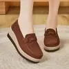 2026 novos mocassins transfronteiriços de sola grossa para aumentar a altura, para mulheres de meia-idade e idosas, sola macia e confortáveis, atacado para exportação