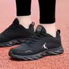 Zapatos de Hombre Otoño 2026 Nuevo Estilo Hombres Superficie de Cuero Impermeables Casuales Negros Ligeros Antideslizantes Versátiles Deportivos
