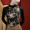 Camisa de malha estampada retrô meia gola alta camisa de fundo feminina slim fit 2023 outono novo top plissado de manga longa