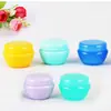 Las botellas de plástico tipo hongo se empacan en cajas de 5 10 20 30G G, frascos para perlas y frascos de crema multicolor para cosméticos.