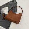 Bolsa retrô de nicho fosca de grande capacidade para outono e inverno para mulheres 2024 nova bolsa mensageiro versátil bolsa de ombro tipo balde fashion