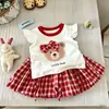 Conjunto de dos piezas para niña 2026 Verano Nuevo Estilo Top con Mangas Volantes y Shorts a Cuadros Rojos con Volantes Dulce Niña Bebé Atuendo Casual