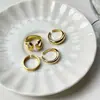 Anillo Abierto Dorado Brillante Exagerado Estilo Europeo y Americano para Mujer, Temperamento de Nicho, Anillo de Moda Único con un Toque Fresco y de Alta Gama