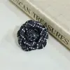 Broche de Camelia de Perlas Estilo Nuevo Primavera 2026 Tweed a Cuadros de Alta Gama Accesorios Versátiles para Ropa