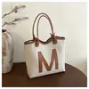 Temperamento de Início de Primavera Retrô Grande Capacidade Casual 2026 Carta Simples Nova Casual Elegante Bolsa de Ombro Único Bolsa Feminina