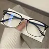 Nuevos lentes para hombre estilo retro, modernos y elegantes, diseñados para hombres conocedores de la tecnología, con lentes transparentes, bloqueo de luz azul y un refinado diseño de media montura