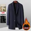 Abrigo de hombre transfronterizo 2026 otoño e invierno acolchado engrosado cuello de traje de negocios para commuting abrigo cálido de lana