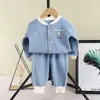 Moda Bebê Conjunto de Duas Peças Primavera e Outono Terno Infantil Meninos e Meninas Conjunto de Três Peças para Bebê Peça Externa Super Fofa Outono e Inverno