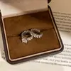 Arete Redondo de Zirconia Brillante Ultra-Brillante con Forma de Espiga de Trigo para Mujer Sin Perforaciones, Pendientes de Lujo Ligero de Alta Gama para Mujer