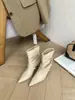 Botas de Cano Curto Finas Elásticas com Tira Cruzada e Fivela de Metal, Bico Fino e Salto Agulha, Novidade Outono/Inverno 2026, Botas de Tornozelo Retrô