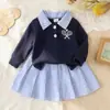 Conjunto feminino estilo britânico, nova coleção de outono: moletom com gola de camisa e saia plissada listrada, elegante e moderno