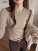 Nova camisa base cinza para mulheres, outono e inverno, seda liocel, estilo coreano de alta qualidade, gola redonda, corte justo e top modelador