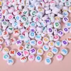 4X7 Contas Coloridas de Letras Inglesas Misturadas Contas Luminosas Redondas Planas Material para Pulseira Artesanal DIY Acessórios de Contas Soltas