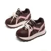 Zapatos de Padre de Nuevo Estilo para Mujer Primavera y Otoño 2026 Zapatos Casuales Versátiles que Aumentan la Altura para Mujeres Bajitas Zapatos Deportivos de Moda Tendencia para Mujeres
