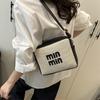 Bolso Pequeño Cuadrado de Diseño de Nicho Casual y Moderno, Personalizado, Sencillo, a la Moda y Estilo Occidental, Bolso de Hombro Cruzado Popular Verano 2025