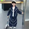 Traje Masculino Primavera e Outono 2026 Novo Item Super Popular Quente Roupas Esportivas Infantis Menino Lindo Conjunto de Duas Peças