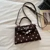 Bolso Kelly nuevo y versátil para mujer 2026, lujo ligero, moderno, de nicho, cuadrado pequeño, para ir al trabajo, bolso de mano de lunares