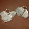 Brincos Pingente Coração com Pétalas Vazadas, Brincos Personalizados com Estilo Fashionável e Cool, Brincos de Luxo Leve e de Alta Qualidade Atacado