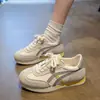 Zapatillas blancas populares estilo retro para mujer, nueva colección otoño 2026, ligeras y versátiles, zapatillas deportivas casuales, estilo de entrenamiento alemán