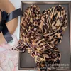 Bufanda nueva de algodón y lino, tacto degradado azul, bufanda de otoño e invierno, chal largo plisado estampado retro versátil para mujer
