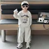 Conjunto de Sudadera de Primavera para Niños 2026 Nuevo Elegante y Moderno Conjunto Deportivo Casual de Dos Piezas para Bebés y Niños Tendencia Niños
