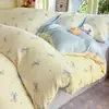 Juego de Cama de Cuatro Piezas de Terciopelo de Leche para Otoño e Invierno Funda de Edredón Gruesa y Cálida Sábana Funda de Almohada Sábana Ajustada Franela Dormitorio de Estudiantes Juego de Tres Piezas