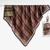 Pañuelo cuadrado de terciopelo de doble cara, dos tonos, estampado de leopardo, de alta gama, vintage de los 90, chal cálido para mujer, pañuelo de cuello de lujo ligero