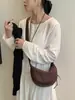 Design único, moderno, retrô e de alta qualidade, bolsa feminina em formato de croissant, estilo minimalista, bolsa de ombro versátil, bolsa transversal e bolsa de sela sob o braço