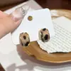 Nuevos Pendientes Pequeños de Moda, de Nicho, Únicos para Adelgazar el Rostro, con Personalidad Única, Aros de Aro en Forma de C de Lujo Ligero de Gama Alta con Estampado de Leopardo