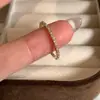 Anillo Fino con Perlas y Diamantes para Mujer, Apilable, Moderno, Sensación de Alta Gama, Anillo Cerrado con Diseño Único