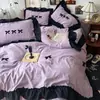Conjunto de cama de quatro peças grau A, algodão liso com bordado de toalha de desenho animado, amigável à pele, algodão lavável, adequado para dormitórios estudantis, design fofo