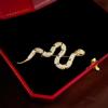 Broche Exagerado con Zirconia en Forma de Serpiente Europeo y Americano Bañado en Oro Real Personalidad Nicho Temperamento Sentido de Alta Gama Pin para Suéter Broche de Solapa Mujer