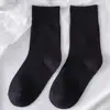 Calcetines negros para mujer calcetines de media pantorrilla al por mayor ins estilo coreano de moda calcetines de felpa para primavera y otoño calcetines cortos estilo japonés jk con zapatos pequeños de cuero
