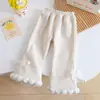 Pantalones Largos Suaves y Esponjosos para Niña con Volante Ligero, Lazo de Bola de Encaje, Otoño/Invierno, Pantalones Versátiles Dulces Sueltos para Bebé con Forro de Terciopelo