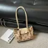 Bolsa de Ombro Única com Bolinhas de Grande Capacidade Estilo Coreano Ins Bolsa de Axila Fashionable Chic Nicho Retro Bolsa para o Dia a Dia com Bloco de Cores Francês