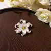 Lujo Ligero Retro Dorado Pedrería Borde Enrollado Flor Hexagonal DIY Estilo Antiguo Pintura Dorada Accesorios para el Cabello Pasadores Tocados Flor para Zapatos Accesorios