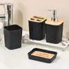 Conjunto de Lavagem com Tampa de Bambu para Banheiro Pronto para Exportação Caixa de Sabão Doméstica Pronta Porta-Escova de Dentes Frasco de Loção Lixeira Copo para Enxaguante Bucal