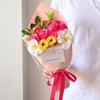 Presente de Dia das Mães Guangzhi Dá a Meiya o Mesmo Buquê de Rosas, Girassóis, Flores Artificiais, Flores de Sabão, Crayon Shin-Chan