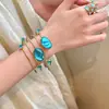 Pulsera Abierta Espiral Multicapa de Estilo Europeo y Americano, Atmosférica y Sofisticada, para Mujer, Conjunto de Pulsera Ancha y Anillo de Aspecto Moderno e Inteligente