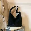 Bolsa Tote Color Caramelo Retro de Nicho Nuevo Invierno 2025 para Mujer, Ligera, Gran Capacidad, Cruzada para Uso Diario