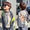 Camiseta de algodón de manga larga para niños, nueva, de primavera y otoño, con contraste de colores, para tallas medianas y grandes, con dibujos animados, costuras elegantes, informal, combinable con todo.
