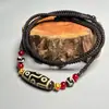 Colar de contas feito à mão com contas dzi de nove olhos do Tibete, corrente para clavícula com dente de tigre e pingente dzi com padrão de deus da fortuna