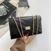 Bolso de cadena con diseño moderno y único, textura casual, bolso cuadrado pequeño Otoño 2026, moderno y elegante, bolso moderno personalizado