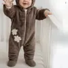Mameluco de bebé con mangas cortas para otoño e invierno, engrosado para el invierno, adecuado tanto para niños como para niñas, atuendo para gatear, ropa para exteriores, cálido