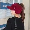 Moda Femenina Nueva Otoño e Invierno Versátil Forro Polar Engrosado Pompón de Ciervo Gorro de Punto Gorra de Béisbol Estudiante para Ciclismo Protección de Orejas