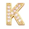 K62 Accesorios populares europeos y americanos letra latón circón chapado en oro de 18 quilates colgante pequeño collar colgante