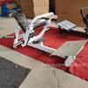 Los fabricantes producen máquinas de puente de cadera comerciales, equipos de fitness para el entrenamiento de cadera con el mismo hermoso entrenador de golpes de cadera ajustable Peach Hip