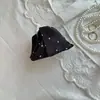 Pinza de Garra Triangular de Satén con Lunares de Textura Suave Pinza de Tiburón de Tela Plegada de Nicho Accesorio para el Cabello para el Viaje Diario Atmosférico