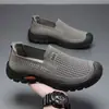 Zapatos de verano transpirables sin cordones para hombre, zapatos de malla tejida fly-knit, zapatos casuales de tela Old Beijing, zapatos ligeros antideslizantes para hombres de mediana edad y jóvenes, zapatos de papá